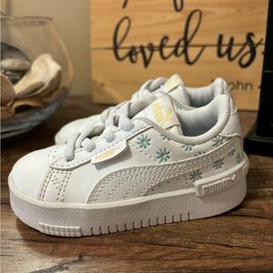 Toddler girls Puma slip on sneakers size 6